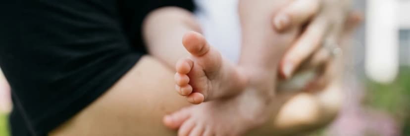 Image de l'article Alcool et allaitement : Quels sont les risques pour le bébé et la maman ?